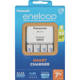 Panasonic Ladegerät eneloop Universal Smart Charger Set weiß, inkl. 4 eneloop Akkus AA