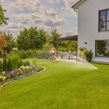 GARDENA Pipeline Bewässerungssystem AquaPrecise, unterirdisch, Sprinklersystem grau/türkis, mit Pipeline Schacht und Deckel