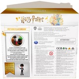 Spin Master Wizarding World Harry Potter - Hogwarts Zaubertränke Klassenzimmer Spielset mit exklusiver Harry Potter Sammelfigur, Spielfigur 