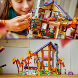 LEGO 42705 Friends Gemütliche Hütte im Herbstwald, Konstruktionsspielzeug 