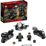 LEGO 76179 DC Super Heroes Batman & Selina Kyle: Verfolgungsjagd auf dem Motorrad, Konstruktionsspielzeug Mit Catwoman und im Dunkeln leuchtenden Bat-Signal