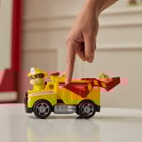Spin Master Paw Patrol Fire Rescue - Rubbles Rettungs-Truck, Spielfahrzeug mit Schaufel und Geschossen sowie Rubble Hundefigur
