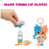 MGA Entertainment Yummiland Lip Gloss Doll: Mystery Color Change - Gwen Gummybear, Puppe 