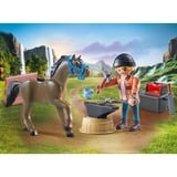 PLAYMOBIL 71357 Horses of Waterfall Hufschmied Ben & Achilles, Konstruktionsspielzeug 