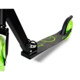 Muuwmi Lights Aluminium Scooter GLOW 215 mm schwarz/grün, mit Leuchtrollen und Glow-Effekt