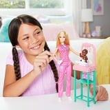 Mattel Barbie Kinderärztin-Puppe mit Baby-Patientenpuppe, Möbeln und Zubehör
