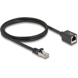DeLOCK Netzwerk Verlängerungskabel RJ-45 Stecker > RJ-45 Buchse Cat.6a S/FTP schwarz, 1 Meter