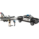 bruder 02507 RAM 2500 Polizei Pickup, L+S Modul, Anhänger mit Boot, Modellfahrzeug schwarz/weiß, Inkl. 2 Figuren