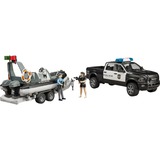 bruder 02507 RAM 2500 Polizei Pickup, L+S Modul, Anhänger mit Boot, Modellfahrzeug schwarz/weiß, Inkl. 2 Figuren