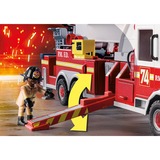PLAYMOBIL 70935 City Action Feuerwehr-Fahrzeug: US Tower Ladder, Konstruktionsspielzeug mehrfarbig, Mit Licht, Sound und funktionierender Wasserkanone