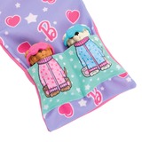 Mattel Barbie-Puppe und Welpen-Pyjama-Party-Spielset mit 2 Spielzeughunden mehr als 10 Zubehörteile, Farbwechsel
