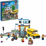 LEGO 60329 City Schule mit Schulbus, Konstruktionsspielzeug