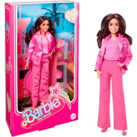 Barbie The Movie - America Ferrera als Gloria Puppe zum Film im dreiteiligen Hosenanzug in Pink, Spielfigur