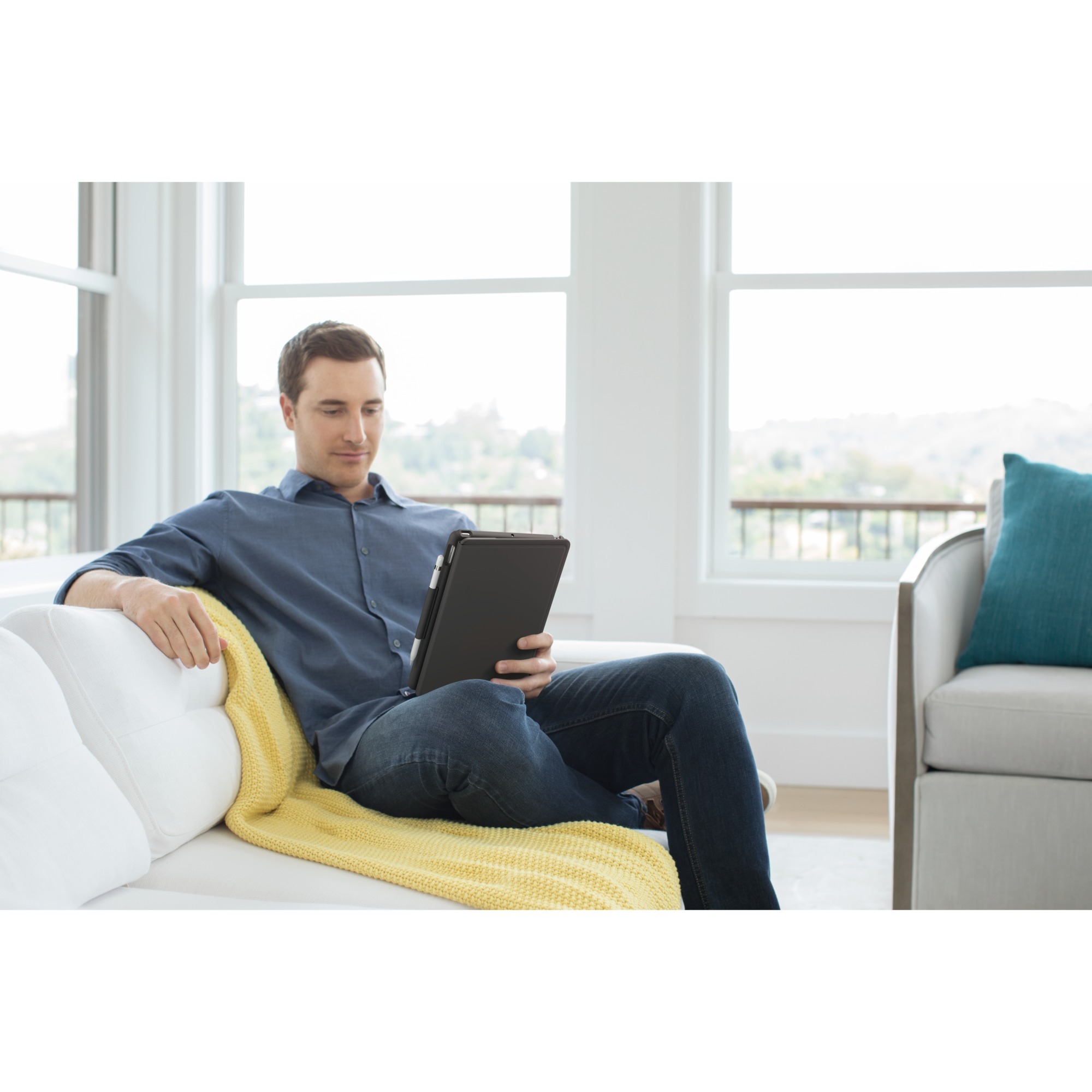 Logitech Slim Folio, Tastatur schwarz, DE-Layout, Scherenmechanik, für iPad 7., 8. und 9. Generation